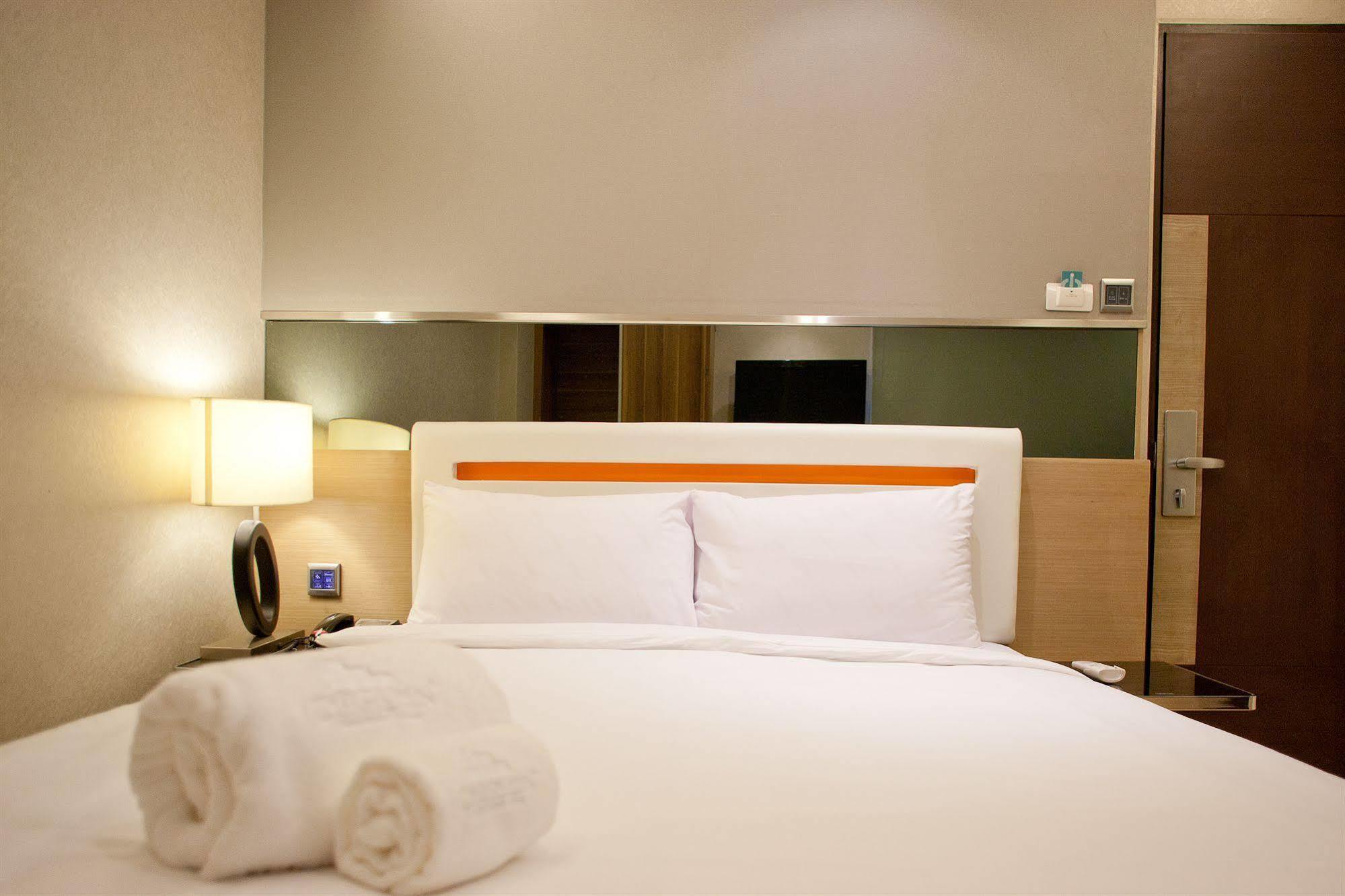Arawana Express Phromphong Otel Bangkok Dış mekan fotoğraf